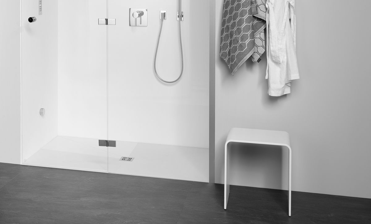 Badezimmerhocker Seattle als schlichte Sitzmöglichkeit für die Dusche