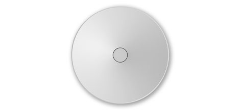 Eine schlichte, silberne Compact Disc (CD) sieht von oben betrachtet aus wie ein Aufsatzwaschtisch rund, zentriert auf einem weißen Hintergrund mit einem kleinen kreisförmigen Loch in der Mitte.