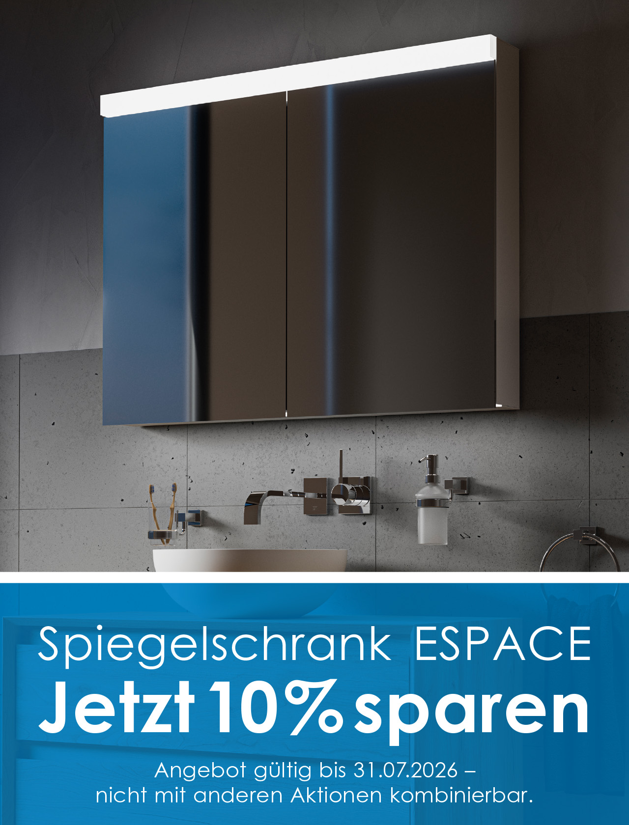 Ein moderner verspiegelter Badezimmerschrank mit einer Lichtleiste über einem Waschbecken und Armaturen, montiert an einer grau gefliesten Wand. Der unten stehende Text wirbt für einen Rabatt von 10% auf den ESPACE-Schrank, gültig bis zum 31. Juli 2026.